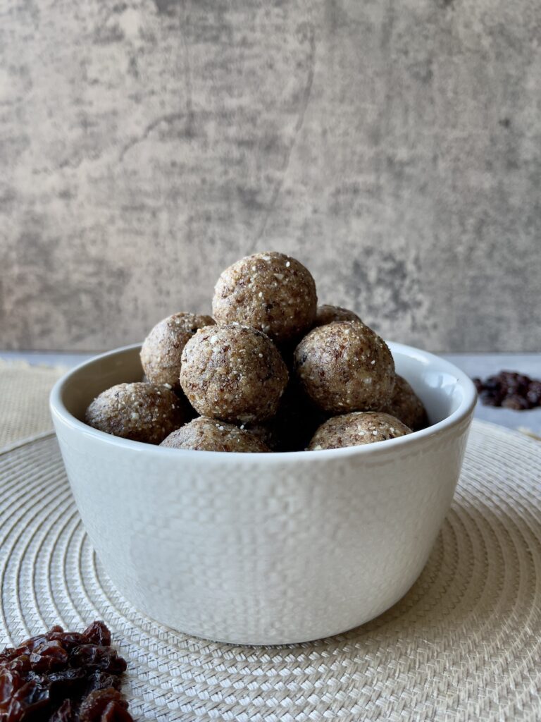 Boost your energy with these delicious and nutritious vegan energy balls! Made with just coconut flour, nuts, honey, and dates, they are the perfect quick and healthy snack. Enjoy the natural sweetness and wholesome ingredients in every bite. Ready in minutes, these energy balls are ideal for any time you need a tasty energy boost!"